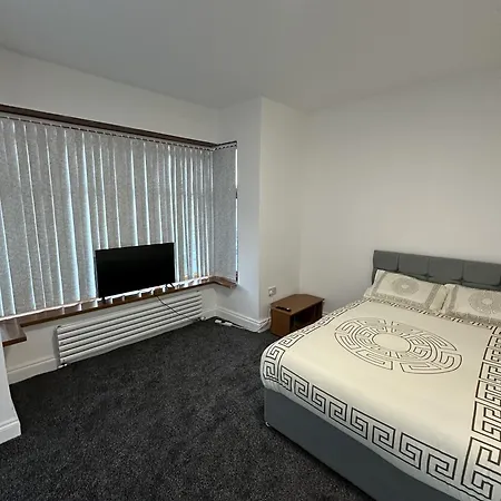 Leeds 3 *