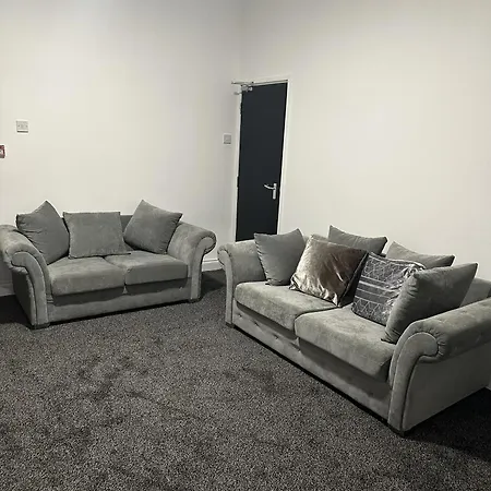 Leeds 3 *